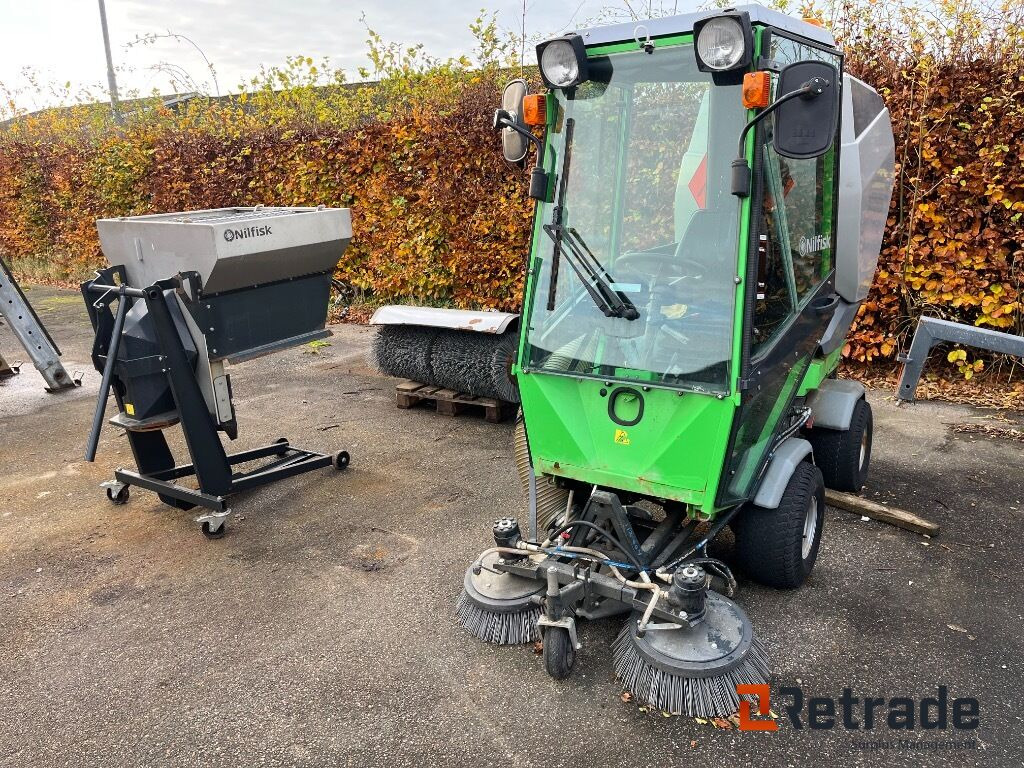 Redskabsbærer Nilfisk FH3 med maskinsæt. - سيارة بلدية: صور 1 Redskabsbærer Nilfisk FH3 med maskinsæt. - سيارة بلدية: صور 1
