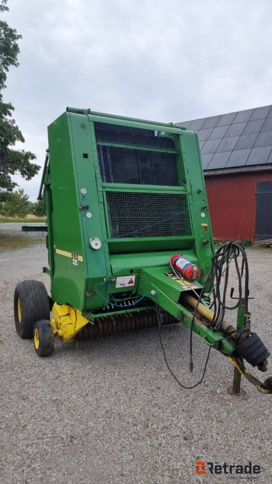 Rundbalspress John Deere 580 - مكبس القش الدائري: صور 2 Rundbalspress John Deere 580 - مكبس القش الدائري: صور 2