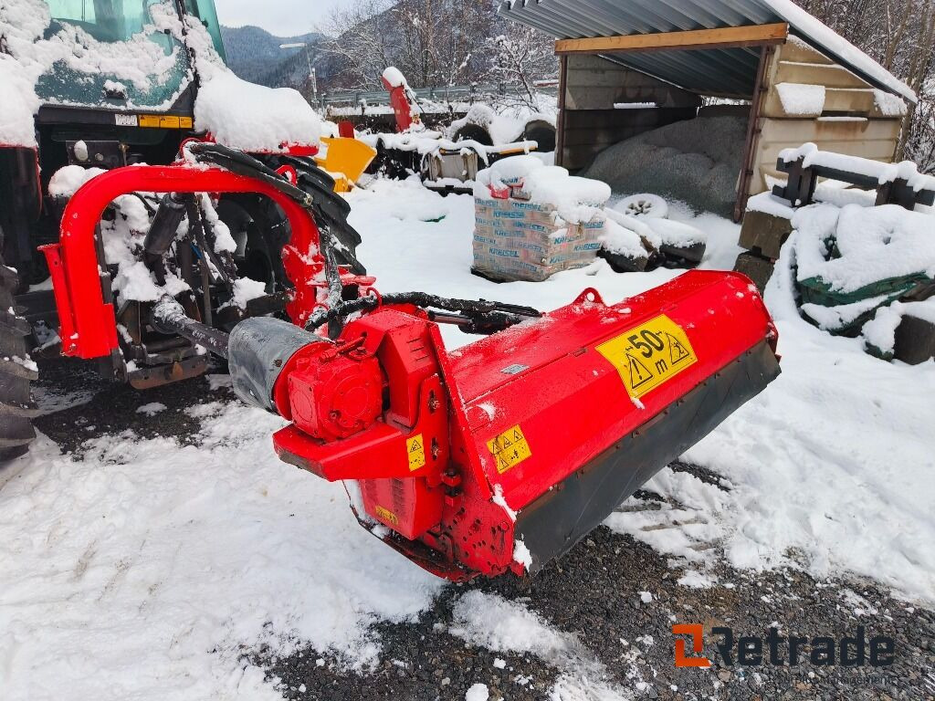 Sideforskyvbar beitepusser, Trincia Giraffa 185 - الآلات والماكينات الزراعية: صور 1 Sideforskyvbar beitepusser, Trincia Giraffa 185 - الآلات والماكينات الزراعية: صور 1