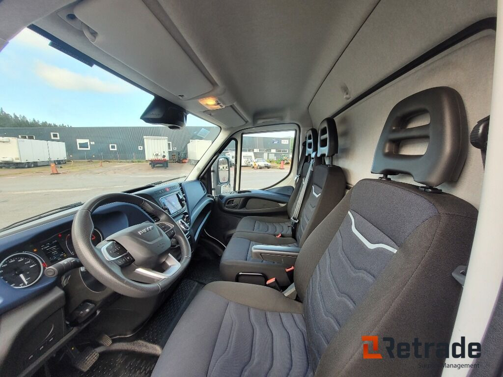 Skåpbil med bak-gavellyft Iveco Daily 72-180 Låga mil , nyskick - الشاحنات الصغيرة صندوق مغلق: صور 5 Skåpbil med bak-gavellyft Iveco Daily 72-180 Låga mil , nyskick - الشاحنات الصغيرة صندوق مغلق: صور 5