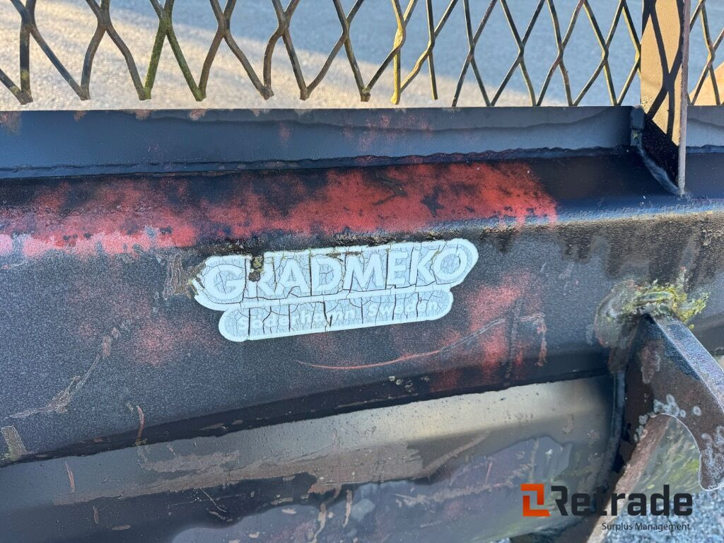 Skopa Gradmeko Trima fäste - معدات البناء: صور 5 Skopa Gradmeko Trima fäste - معدات البناء: صور 5