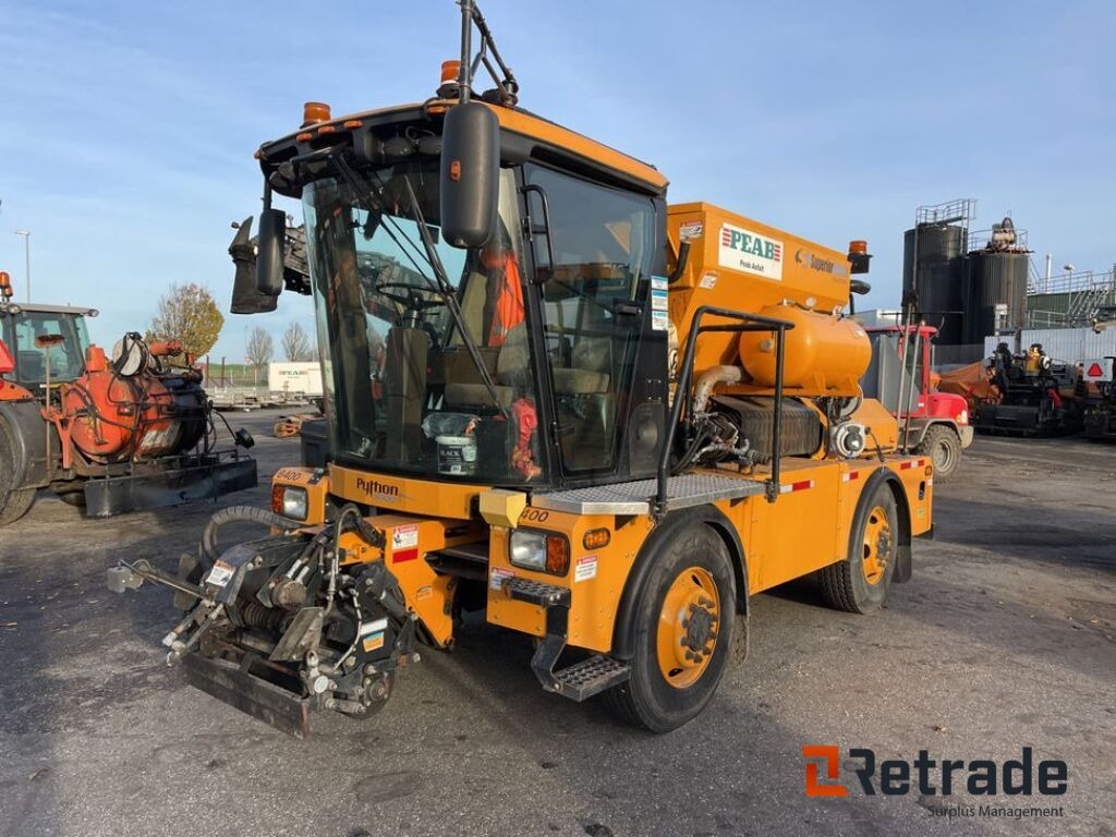 SuperiorRoads Python 5000+ Pothole Patcher - آلات البناء: صور 1 SuperiorRoads Python 5000+ Pothole Patcher - آلات البناء: صور 1