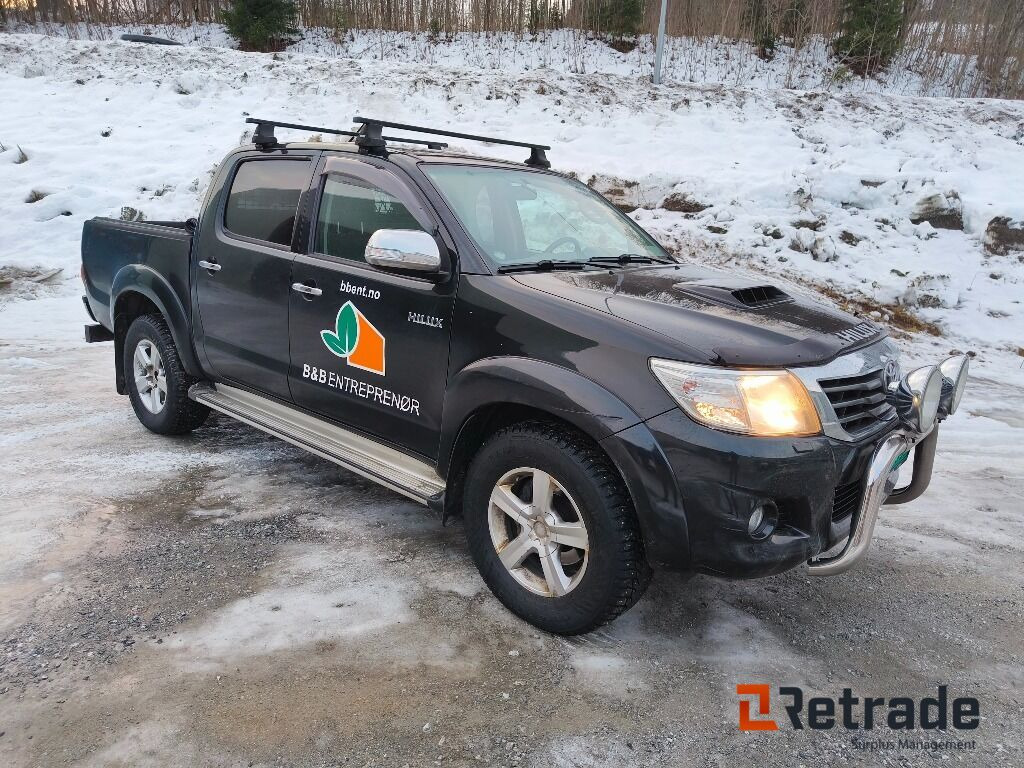 TOYOTA Hilux 4WD - سيارة: صور 3 TOYOTA Hilux 4WD - سيارة: صور 3