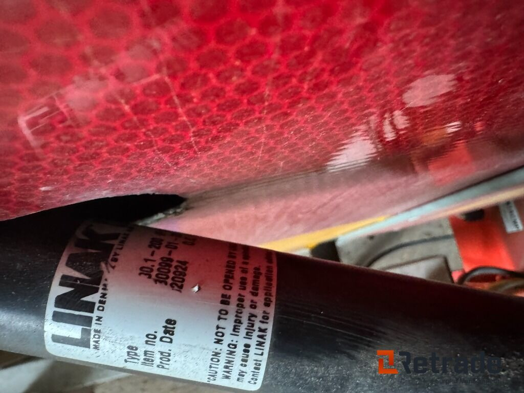 Takskylt med elhydraulisk resning - معدات البناء: صور 4 Takskylt med elhydraulisk resning - معدات البناء: صور 4