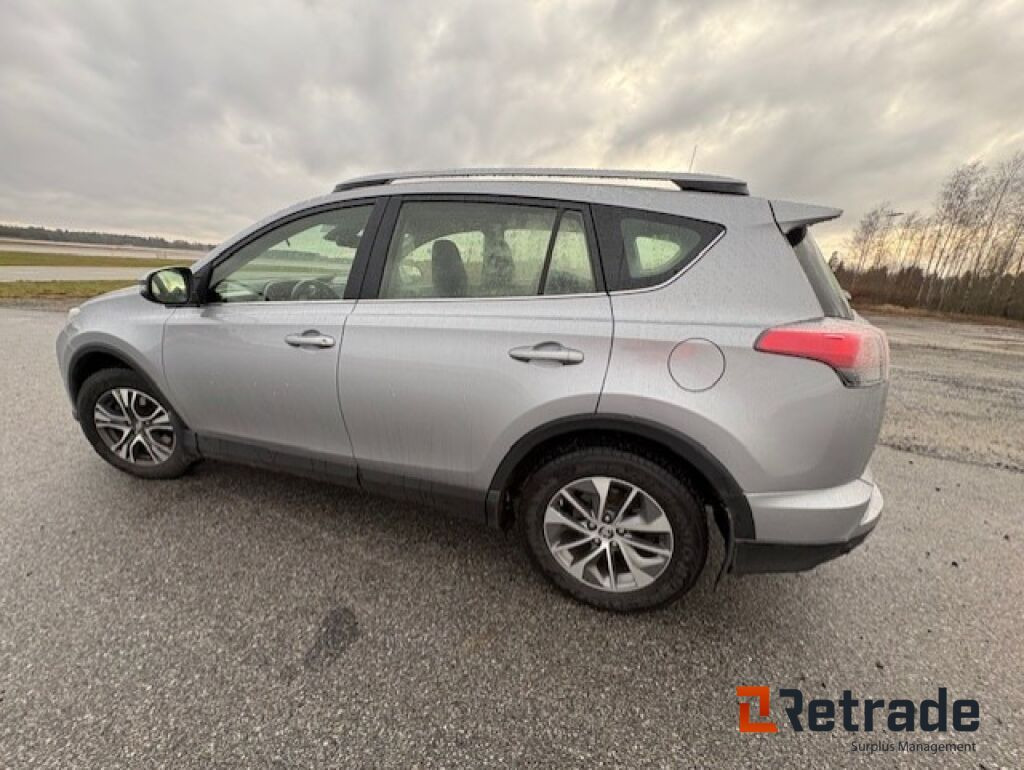 Toyota RAV4 - سيارة: صور 5 Toyota RAV4 - سيارة: صور 5