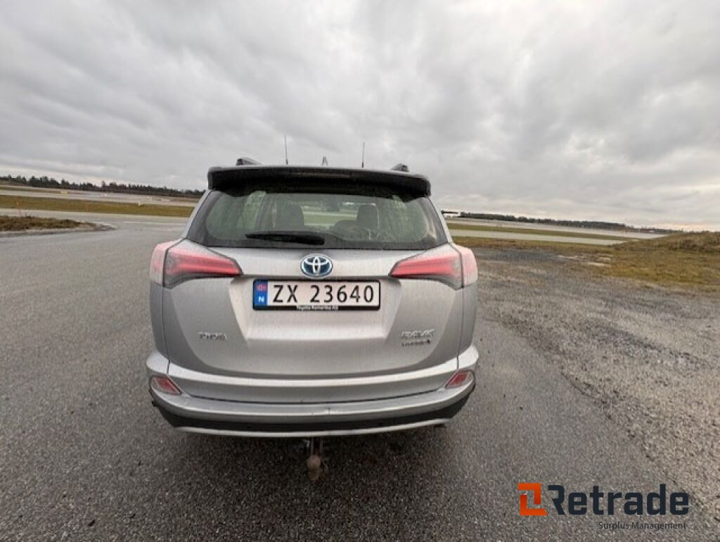 Toyota RAV4 - سيارة: صور 4 Toyota RAV4 - سيارة: صور 4