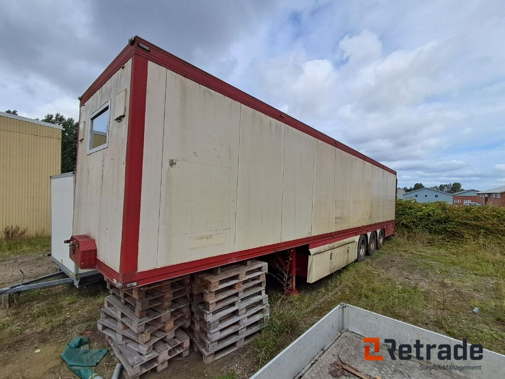 Trailer Schmitz Sættevogn m. kontor - بصندوق مغلق نصف مقطورة: صور 1 Trailer Schmitz Sættevogn m. kontor - بصندوق مغلق نصف مقطورة: صور 1