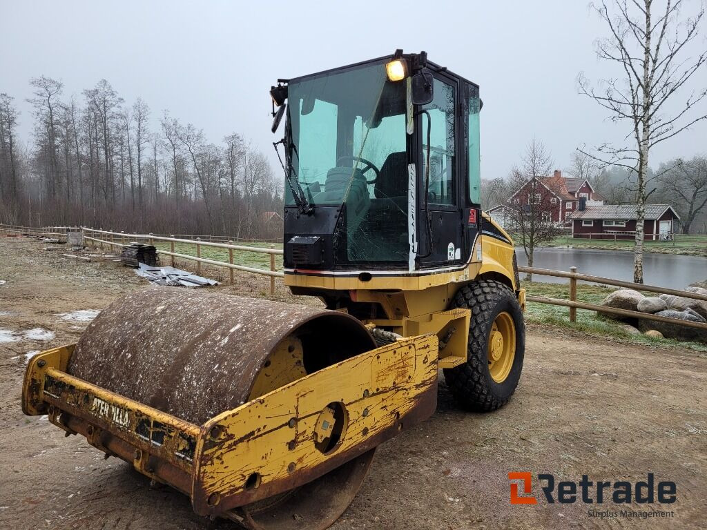 Vält Jordpackningsvält CAT CS 423 E - آلات البناء: صور 1 Vält Jordpackningsvält CAT CS 423 E - آلات البناء: صور 1