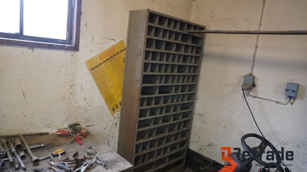 Verkstadsutrustning Väggskåp och hyllserie - معدات صناعية: صور 2 Verkstadsutrustning Väggskåp och hyllserie - معدات صناعية: صور 2