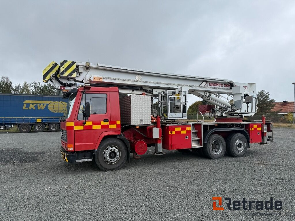 Volvo FL10 6*2 med Bronto 28-2TI skylift - موبايل كرين: صور 1 Volvo FL10 6*2 med Bronto 28-2TI skylift - موبايل كرين: صور 1