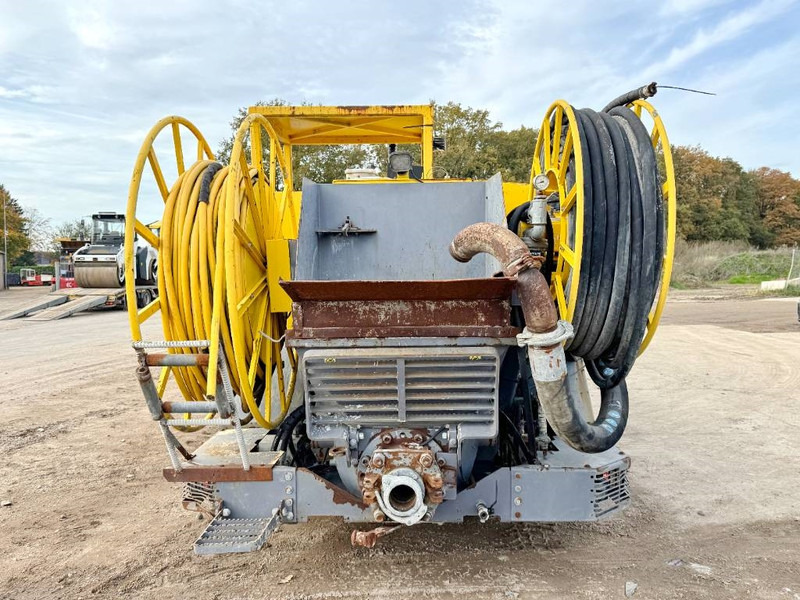Epiroc ME5 Concrete Sprayer Shotcrete / 4 Wheel Steer - آلات البناء: صور 3 Epiroc ME5 Concrete Sprayer Shotcrete / 4 Wheel Steer - آلات البناء: صور 3