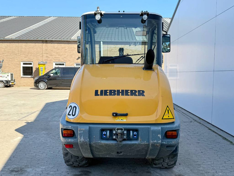 Liebherr L506C - German Machine / Quick Coupler - اللودر بعجل: صور 4 Liebherr L506C - German Machine / Quick Coupler - اللودر بعجل: صور 4