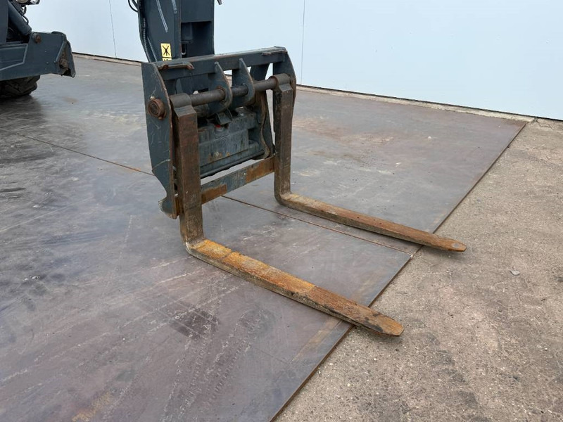 رافعة تلسكوبية MAGNI RTH5.30 - Remote Control / 4x4x4 / Airco: صور 14 رافعة تلسكوبية MAGNI RTH5.30 - Remote Control / 4x4x4 / Airco: صور 14