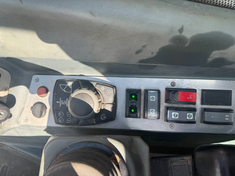 رافعة تلسكوبية MAGNI RTH5.30 - Remote Control / 4x4x4 / Airco: صور 11 رافعة تلسكوبية MAGNI RTH5.30 - Remote Control / 4x4x4 / Airco: صور 11