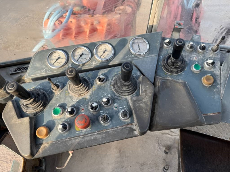 آلة حفر Sandvik DT1130-SC - 3x TB150 Drill Boom + Basket Boom: صور 13