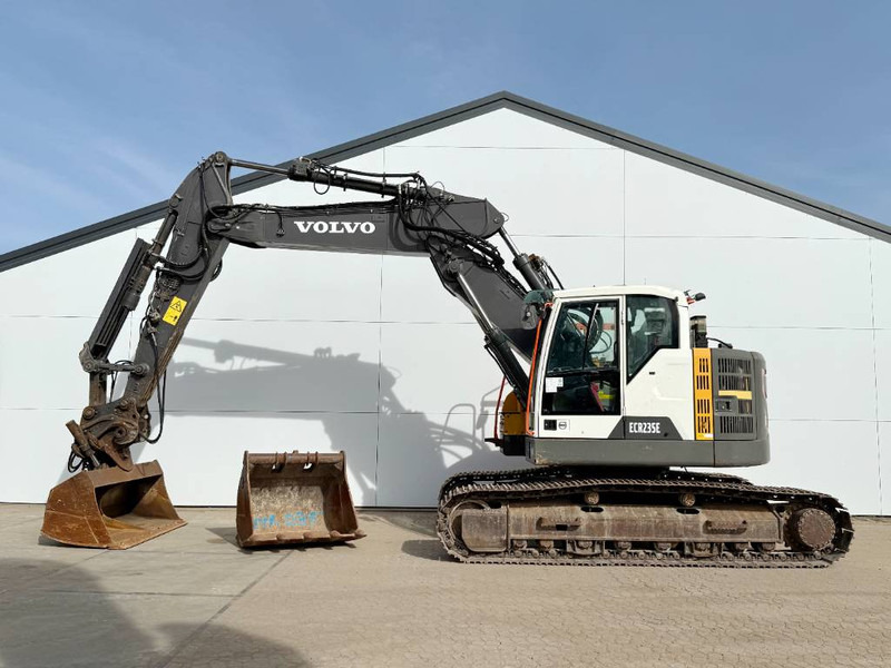 Volvo ECR235EL - Triple Boom / 2 Buckets Included - حفارات زحافة: صور 1 Volvo ECR235EL - Triple Boom / 2 Buckets Included - حفارات زحافة: صور 1