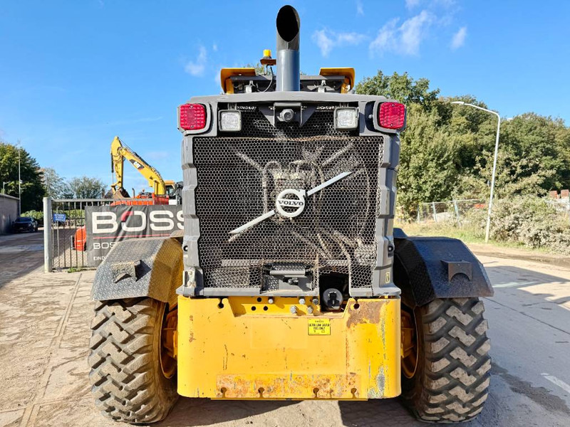 Volvo G960B - 4.90 Meter Blade / Backup Camera - آلة تسوية الأرض: صور 3 Volvo G960B - 4.90 Meter Blade / Backup Camera - آلة تسوية الأرض: صور 3
