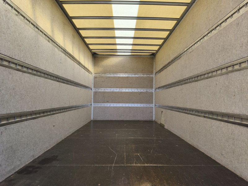 بصندوق مغلق شاحنة MAN TGL 8.220: صور 10 بصندوق مغلق شاحنة MAN TGL 8.220: صور 10