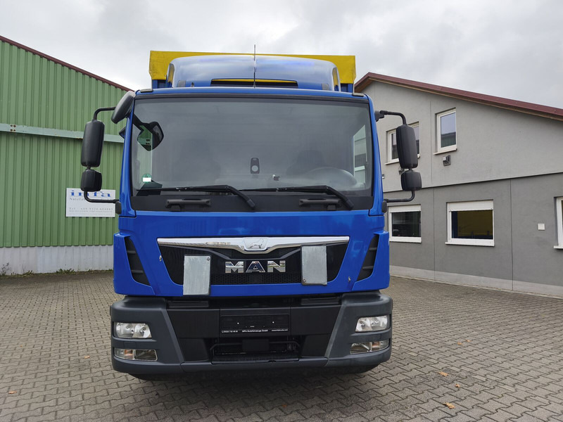 MAN TGM 15.250 Plane Gardine Euro 6 4x2 AHK LBW (39) - شاحنة ستارة: صور 3 MAN TGM 15.250 Plane Gardine Euro 6 4x2 AHK LBW (39) - شاحنة ستارة: صور 3
