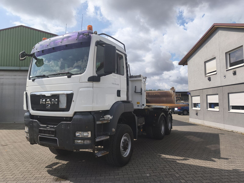 MAN TGS 26.400 6x6 GL Meiller Dreiseitenkipper Bordmatik Plane Euro - قلابات: صور 1 MAN TGS 26.400 6x6 GL Meiller Dreiseitenkipper Bordmatik Plane Euro - قلابات: صور 1