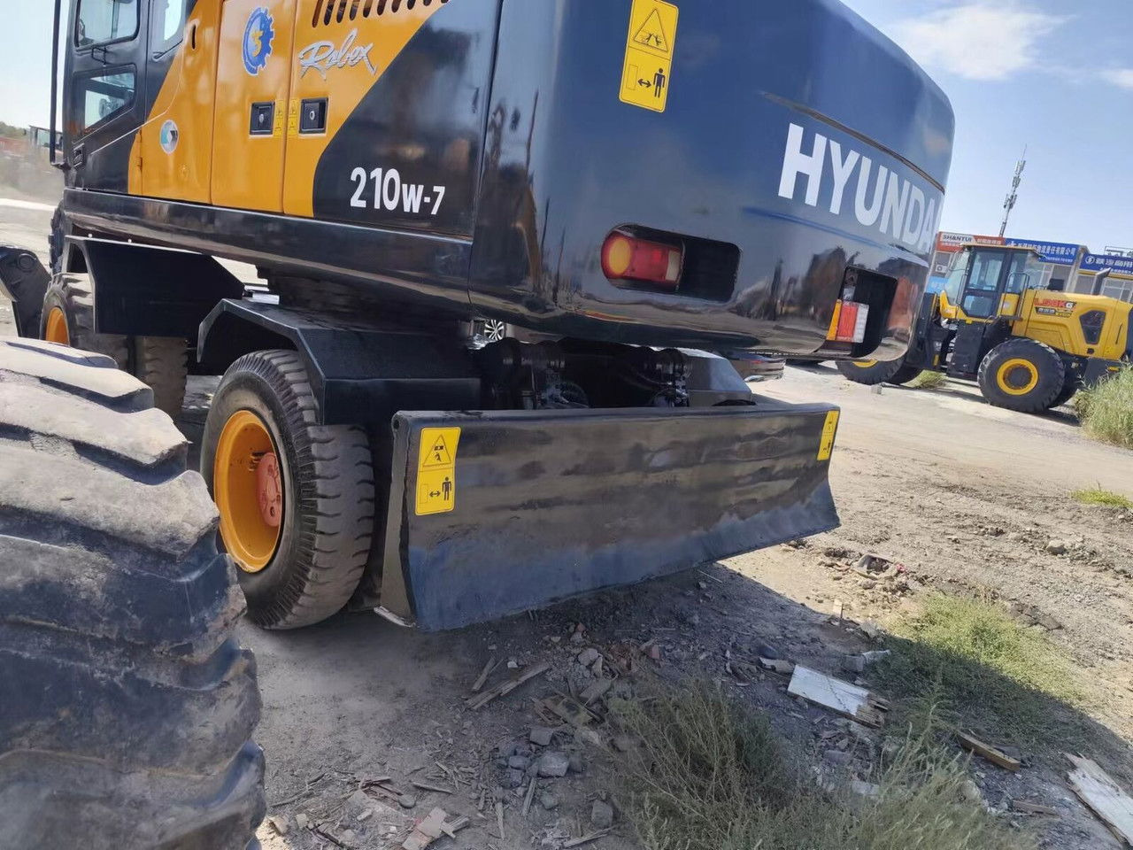 Hyundai R210-7 - حفارة على عجلات: صور 3 Hyundai R210-7 - حفارة على عجلات: صور 3