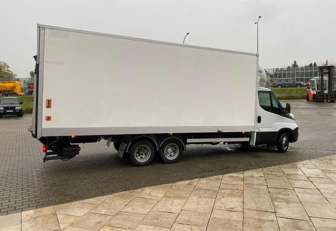 Iveco Daily 35C18 35C180 / Container / Veldhuizen Trailer / 3 Axes / KAT. B+ - بصندوق مغلق شاحنة: صور 4 Iveco Daily 35C18 35C180 / Container / Veldhuizen Trailer / 3 Axes / KAT. B+ - بصندوق مغلق شاحنة: صور 4