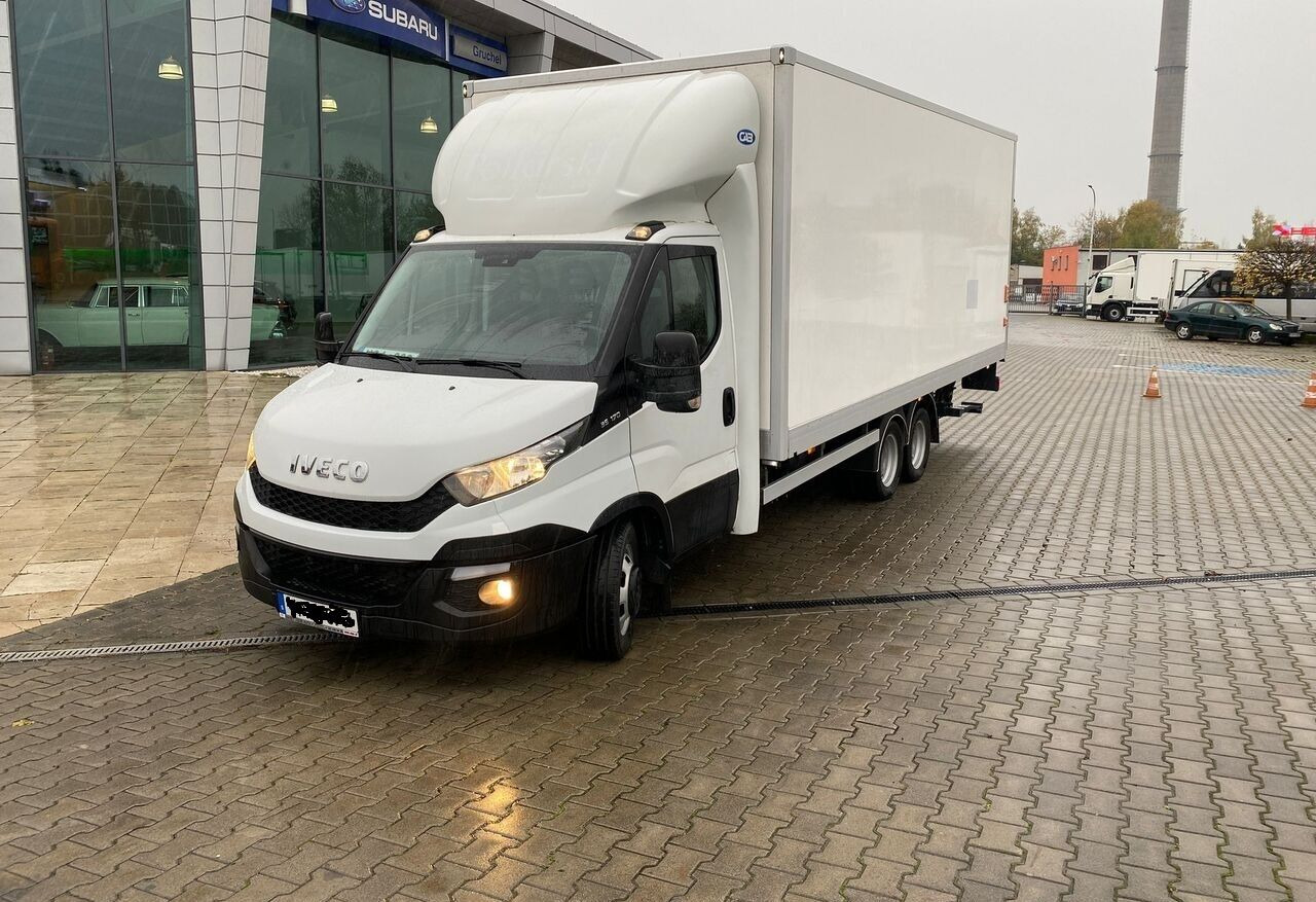 Iveco Daily 35C18 35C180 / Container / Veldhuizen Trailer / 3 Axes / KAT. B+ - بصندوق مغلق شاحنة: صور 1 Iveco Daily 35C18 35C180 / Container / Veldhuizen Trailer / 3 Axes / KAT. B+ - بصندوق مغلق شاحنة: صور 1