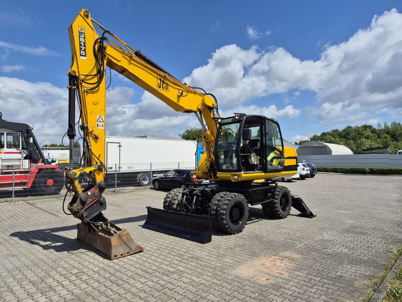 JCB JS 175 W / NEW Tire / 1 Owner / Serviced - حفارة على عجلات: صور 3 JCB JS 175 W / NEW Tire / 1 Owner / Serviced - حفارة على عجلات: صور 3