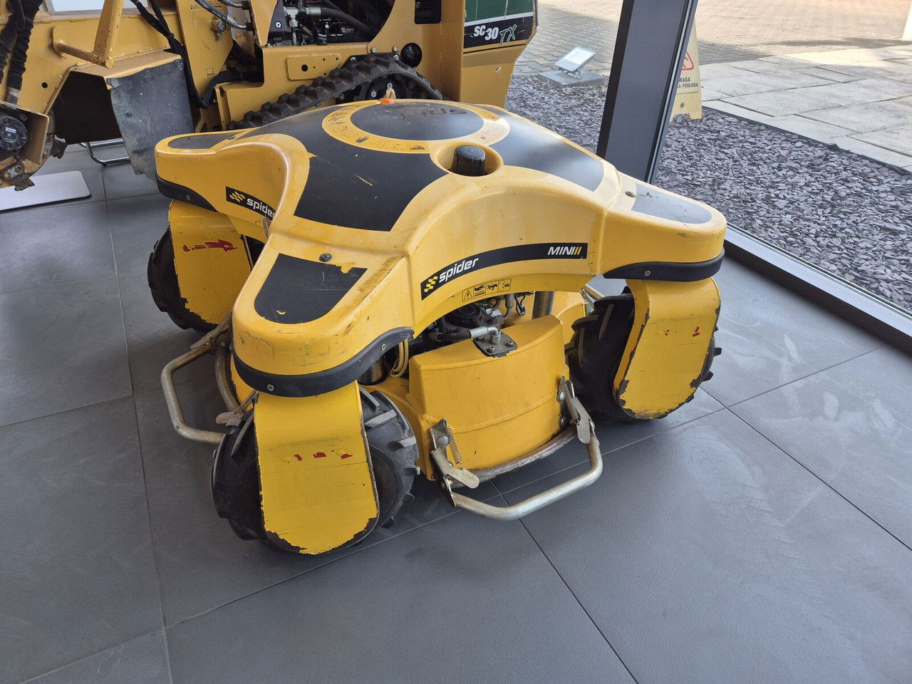 MINI Mini Spider II / 4X4 / NEW Service / Works Great - جزازة المروج: صور 1 MINI Mini Spider II / 4X4 / NEW Service / Works Great - جزازة المروج: صور 1