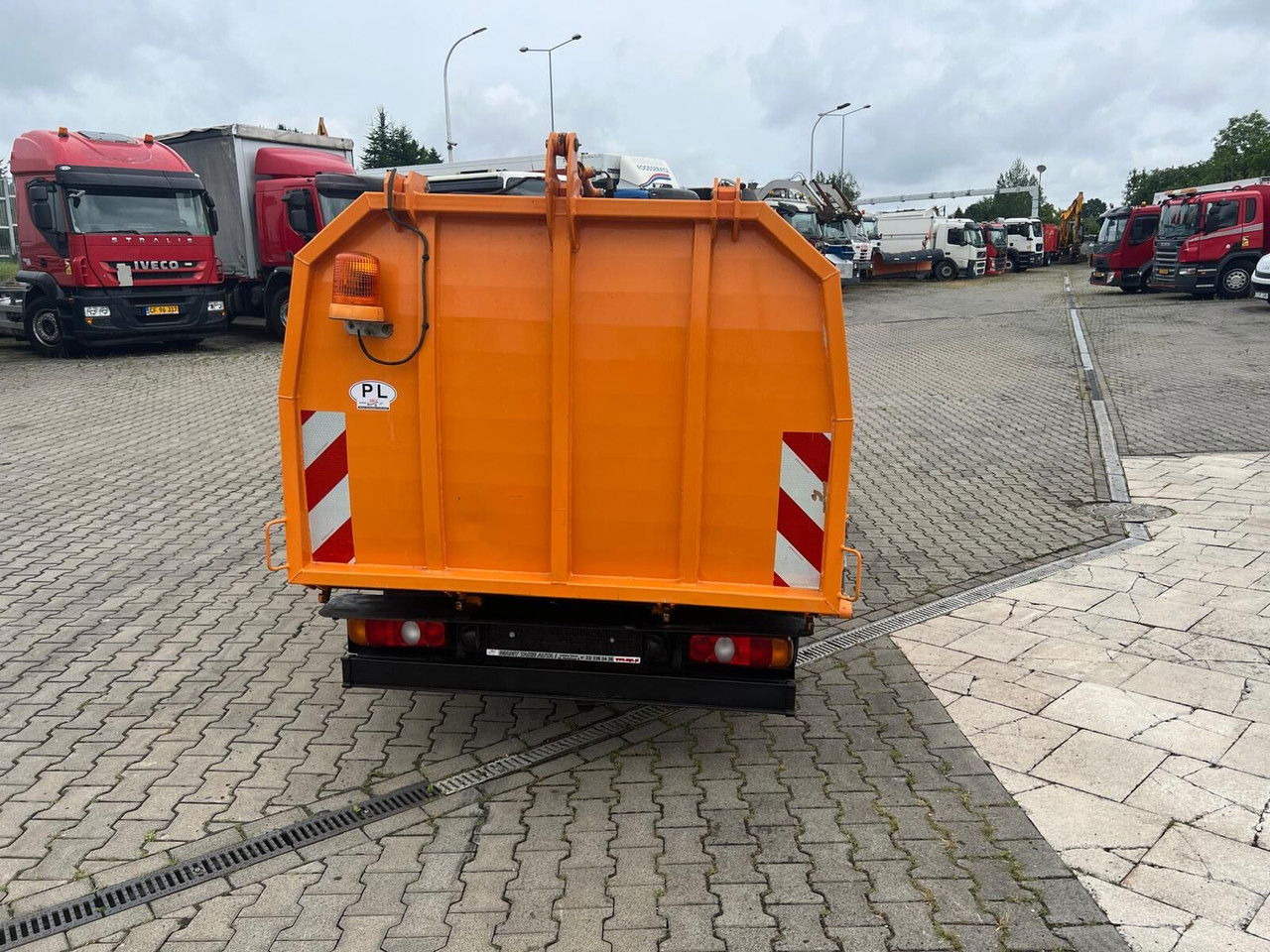 Mitsubishi Canter Fuso 3S13 AMT / Presscontainer / LOW KM / Super Condition - شاحنة القمامة: صور 5 Mitsubishi Canter Fuso 3S13 AMT / Presscontainer / LOW KM / Super Condition - شاحنة القمامة: صور 5