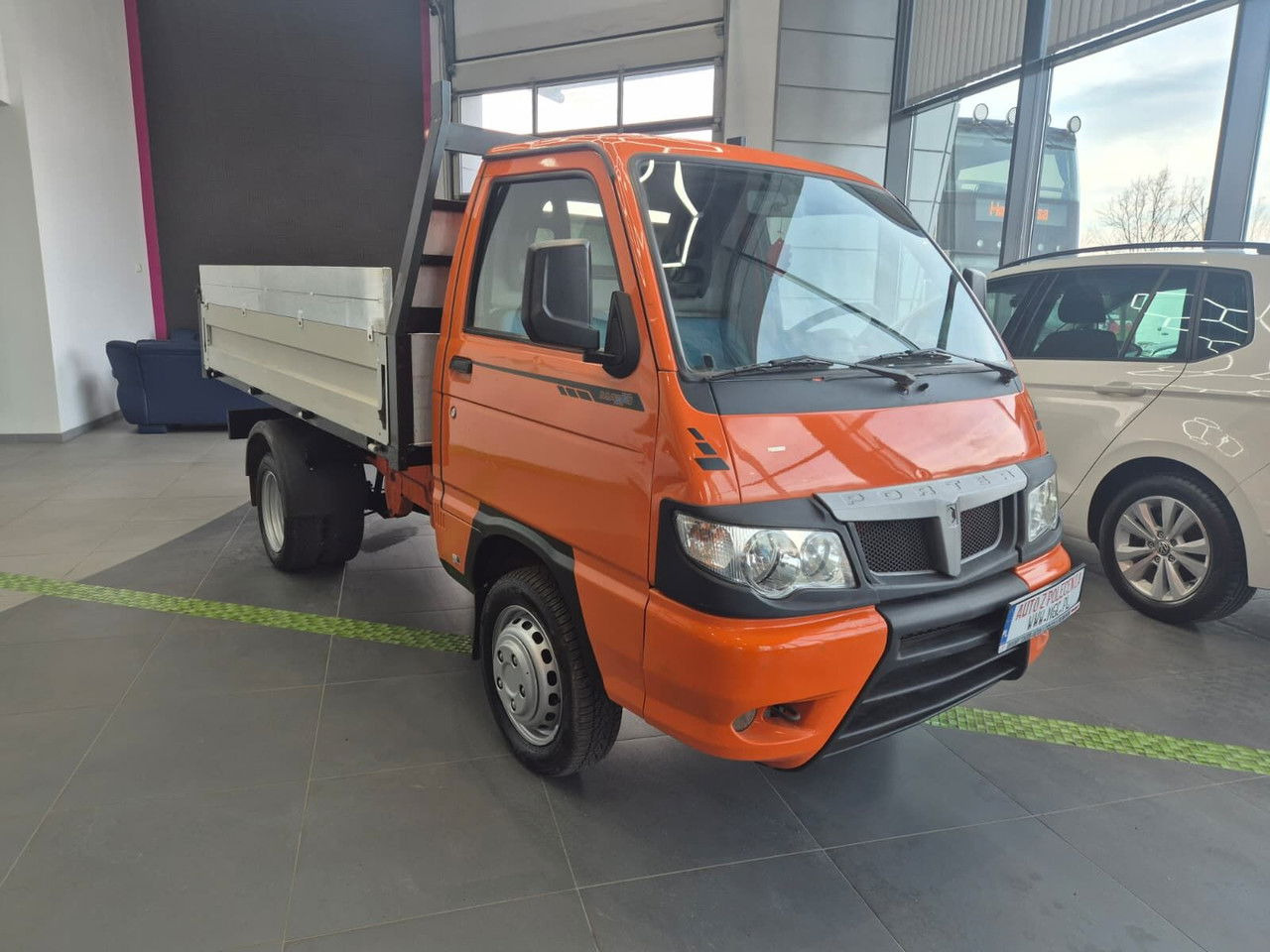 Piaggio Porter Maxxi eXtra / Kipper / 1 Owner / LOW KM - قلاب صغير: صور 4 Piaggio Porter Maxxi eXtra / Kipper / 1 Owner / LOW KM - قلاب صغير: صور 4