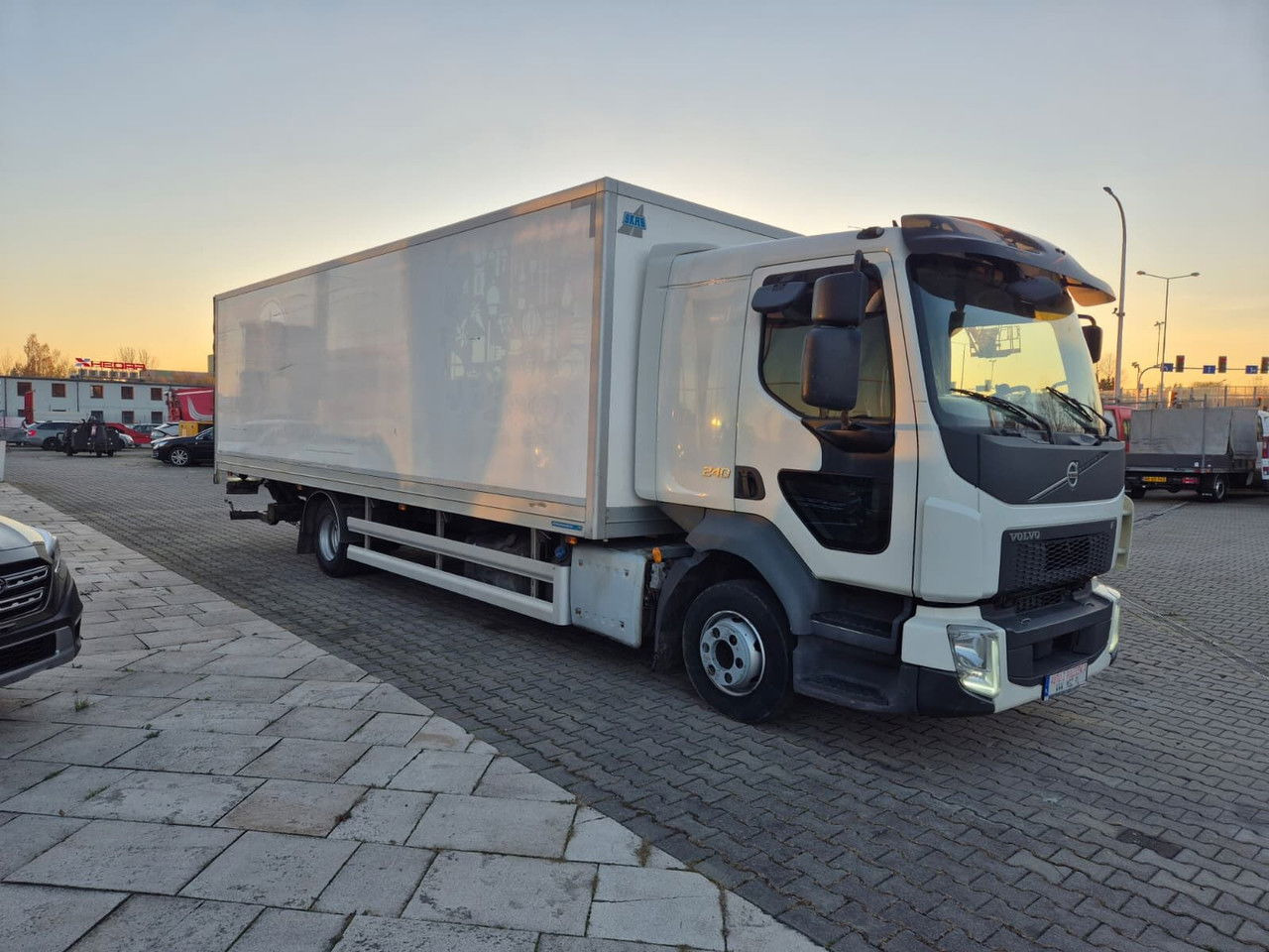 Volvo FL 240 - مبردة شاحنة: صور 5 Volvo FL 240 - مبردة شاحنة: صور 5