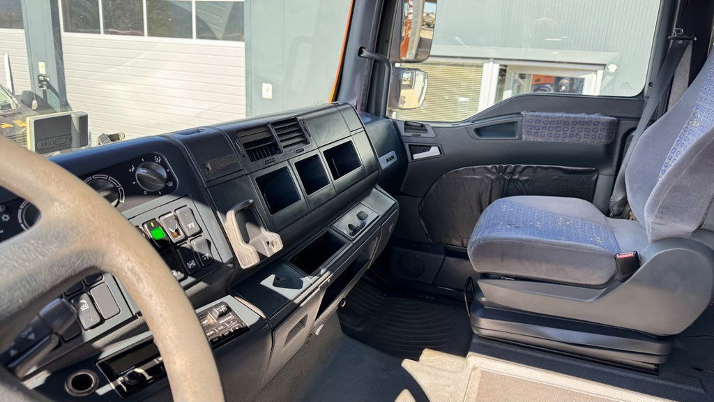 الشاسيه شاحنة MAN TGA 26.460 6X2 chassis - lifitng axle: صور 25