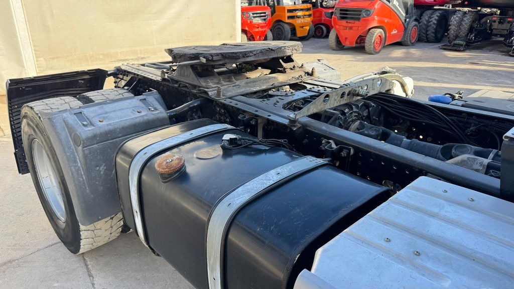MAN TGS 18.460 4X4 tractor unit - cardan - motor brake - شاحنة جرار: صور 4 MAN TGS 18.460 4X4 tractor unit - cardan - motor brake - شاحنة جرار: صور 4