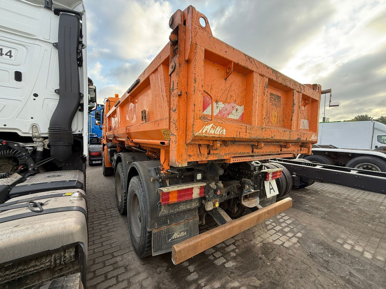 Mercedes-Benz Actros 3346 K 6x4 bordmatic - 3 pedals - قلابات: صور 3 Mercedes-Benz Actros 3346 K 6x4 bordmatic - 3 pedals - قلابات: صور 3