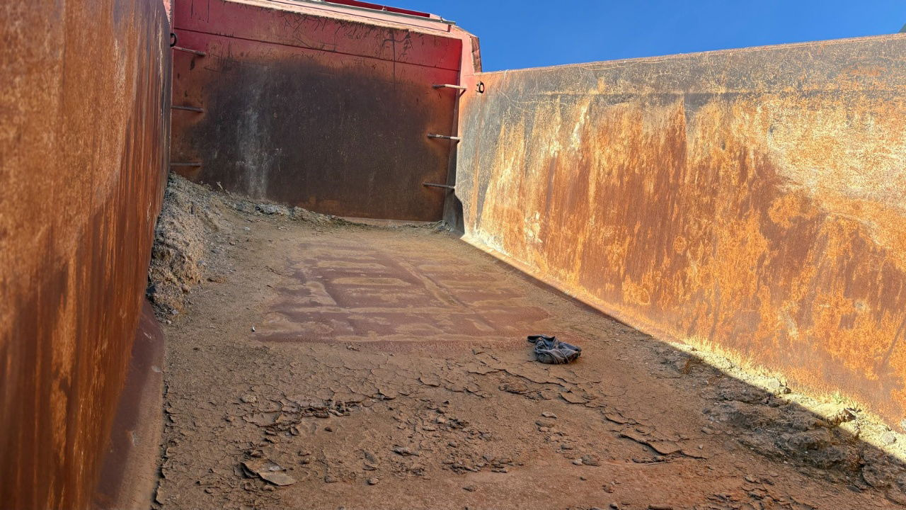 تأجير Mercedes-Benz Actros 4141 K 8x6 tipper - 19m3 - spring suspension Mercedes-Benz Actros 4141 K 8x6 tipper - 19m3 - spring suspension: صور 10 تأجير Mercedes-Benz Actros 4141 K 8x6 tipper - 19m3 - spring suspension Mercedes-Benz Actros 4141 K 8x6 tipper - 19m3 - spring suspension: صور 10