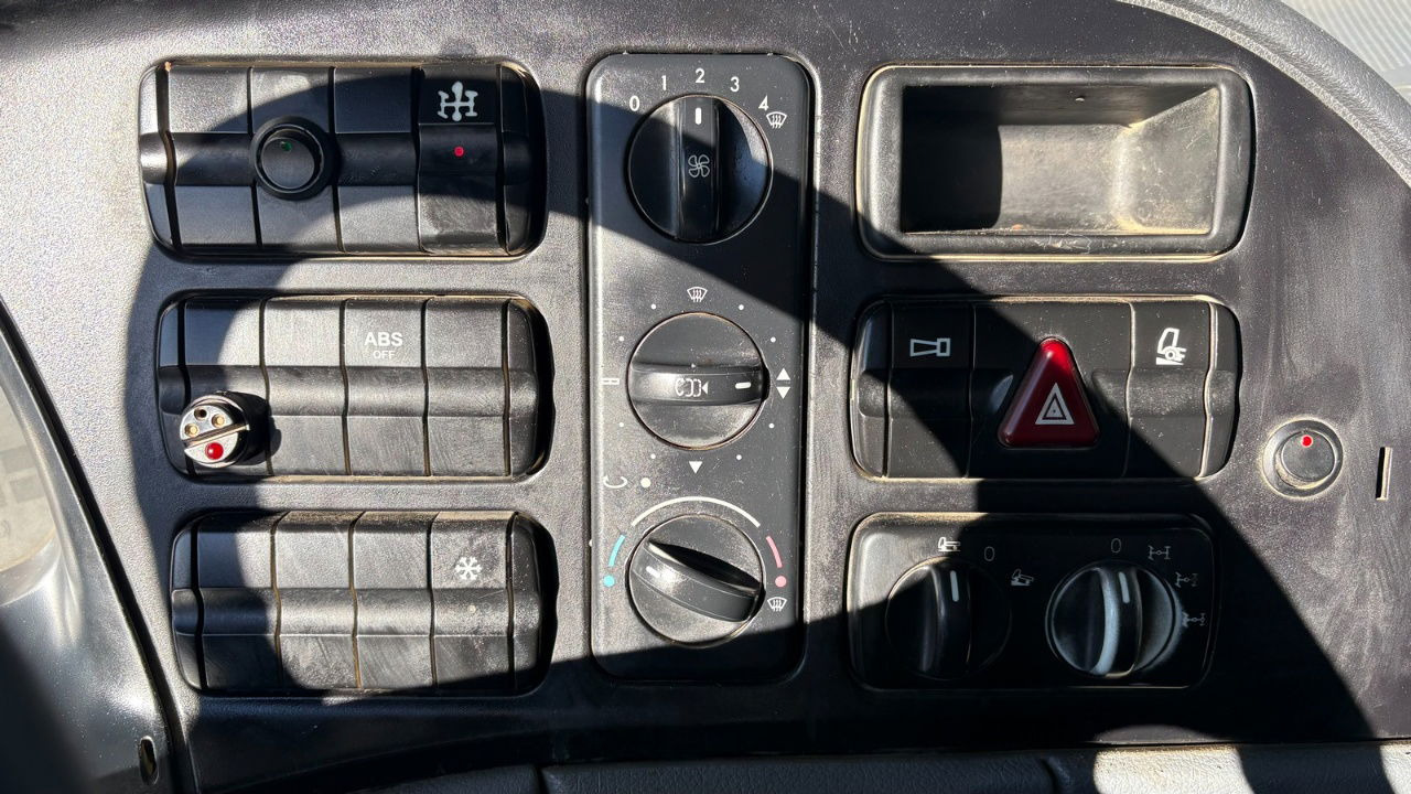 تأجير Mercedes-Benz Actros 4141 K 8x6 tipper - 19m3 - spring suspension Mercedes-Benz Actros 4141 K 8x6 tipper - 19m3 - spring suspension: صور 17 تأجير Mercedes-Benz Actros 4141 K 8x6 tipper - 19m3 - spring suspension Mercedes-Benz Actros 4141 K 8x6 tipper - 19m3 - spring suspension: صور 17