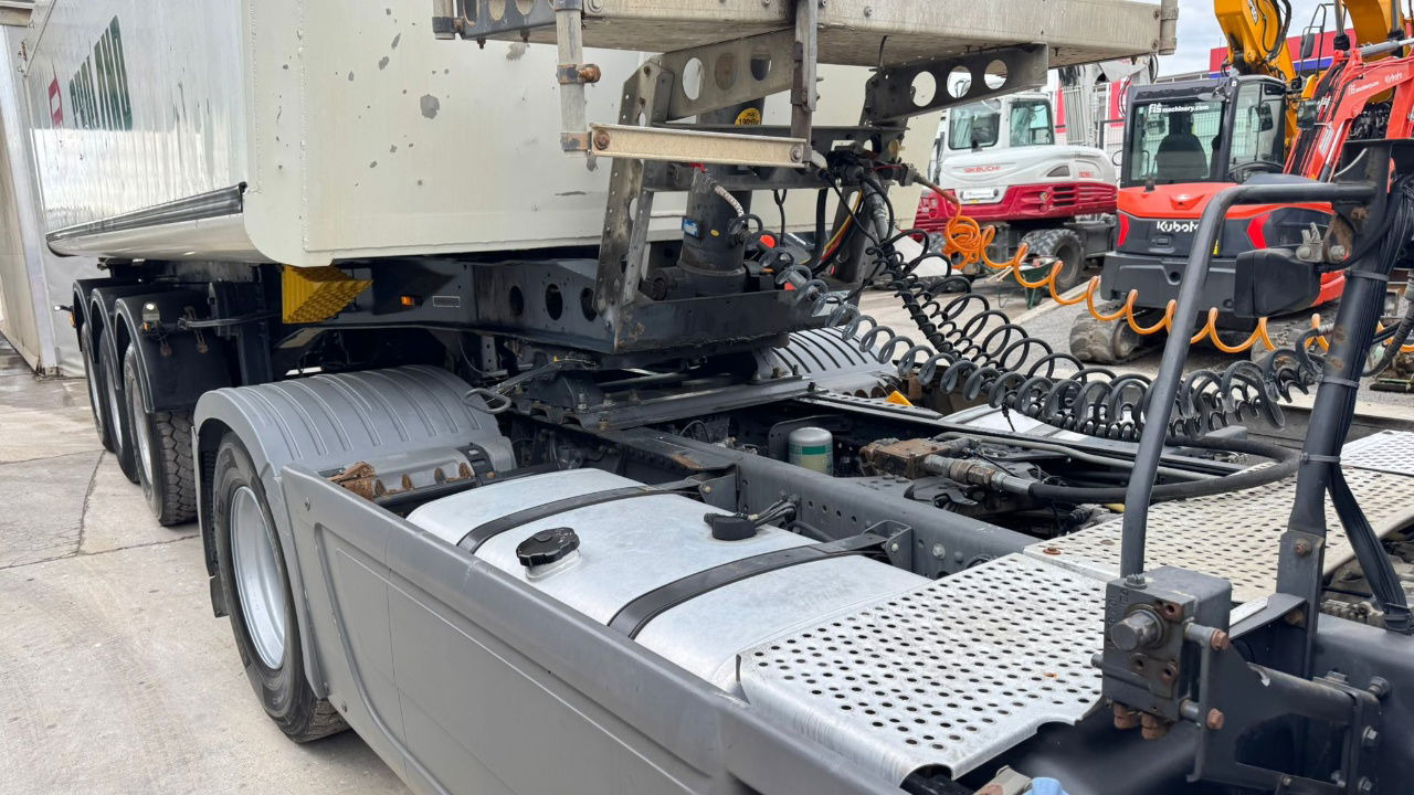Mercedes-Benz Axor 1836 4x2 tipper hydraulics - شاحنة جرار: صور 4 Mercedes-Benz Axor 1836 4x2 tipper hydraulics - شاحنة جرار: صور 4