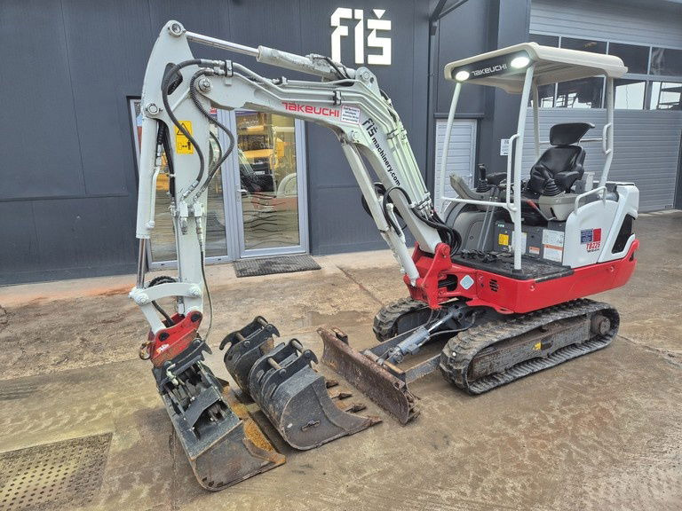 Takeuchi TB225 - 2021 Year - 1365 Hours - 3X Buckets - حفارة مصغرة: صور 1 Takeuchi TB225 - 2021 Year - 1365 Hours - 3X Buckets - حفارة مصغرة: صور 1