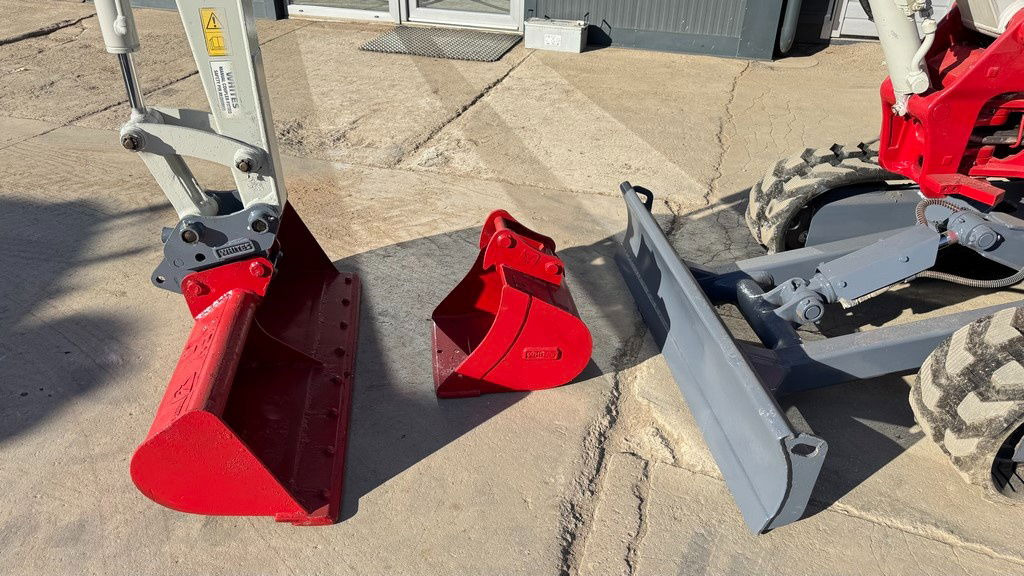 Takeuchi TB230 - 2019 Year - 2435 Hours - 2X Buckets - NEW Tracks - حفارة مصغرة: صور 2 Takeuchi TB230 - 2019 Year - 2435 Hours - 2X Buckets - NEW Tracks - حفارة مصغرة: صور 2