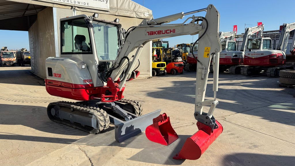 Takeuchi TB230 - 2019 Year - 2435 Hours - 2X Buckets - NEW Tracks - حفارة مصغرة: صور 5 Takeuchi TB230 - 2019 Year - 2435 Hours - 2X Buckets - NEW Tracks - حفارة مصغرة: صور 5