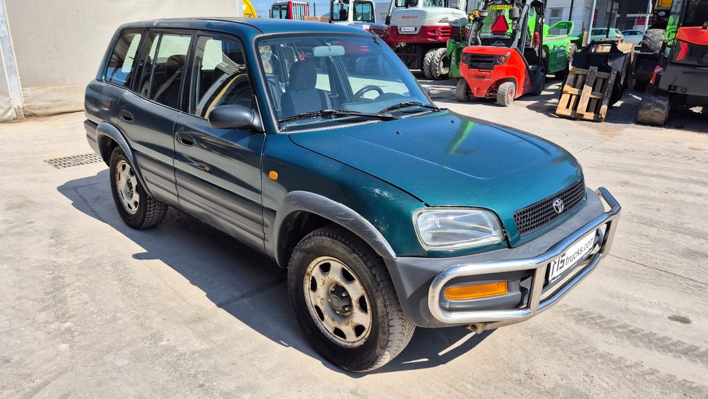 Toyota RAV4 2.0 - Petrol - Automatic - AC - سيارة دفع رباعي: صور 4 Toyota RAV4 2.0 - Petrol - Automatic - AC - سيارة دفع رباعي: صور 4