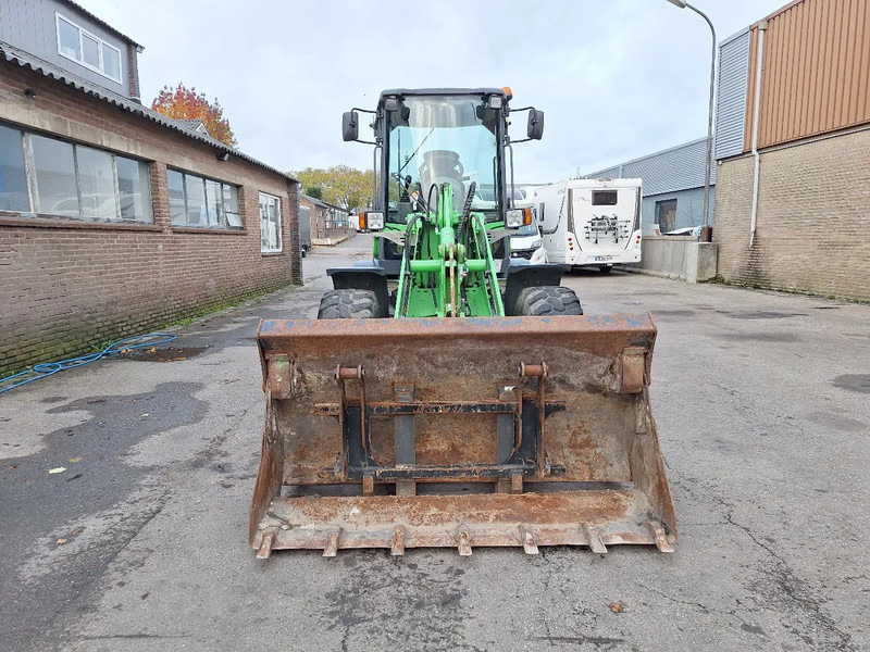 Yanmar V80 - اللودر المجنزر صغير: صور 2 Yanmar V80 - اللودر المجنزر صغير: صور 2