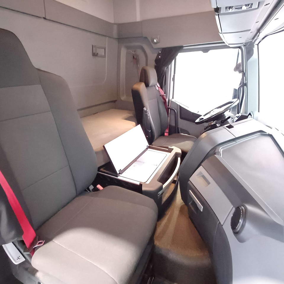 RENAULT T 480 - شاحنة جرار: صور 5 RENAULT T 480 - شاحنة جرار: صور 5