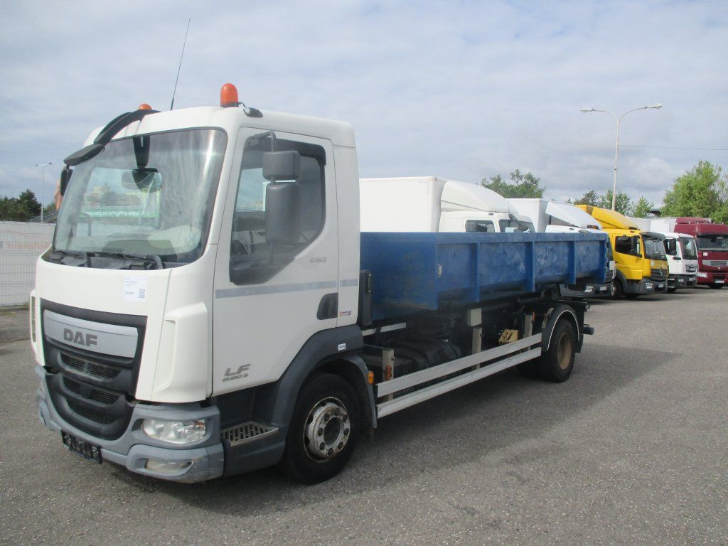 DAF LF 12.250 - شاحنة ذات الخطاف: صور 1 DAF LF 12.250 - شاحنة ذات الخطاف: صور 1