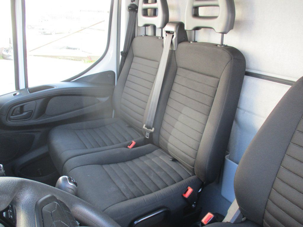 الشاحنات الصغيرة صندوق مغلق Iveco 35C16 Daily,2.3L Palfinger: صور 11