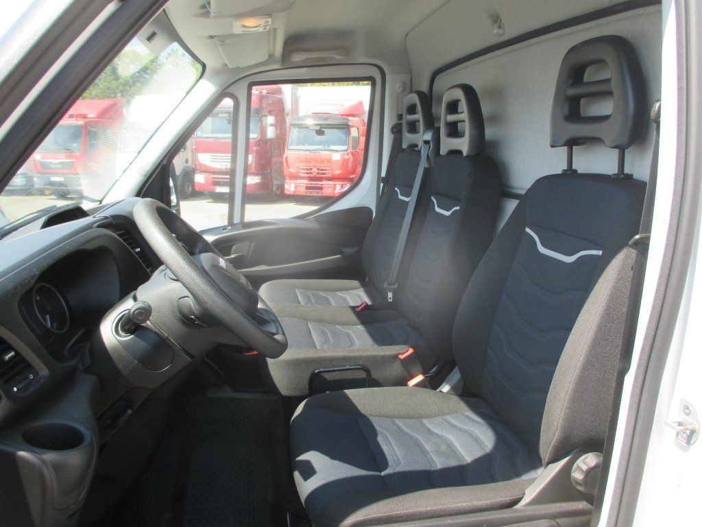 الشاحنات الصغيرة صندوق مغلق Iveco 35C16 Daily EURO 6: صور 14