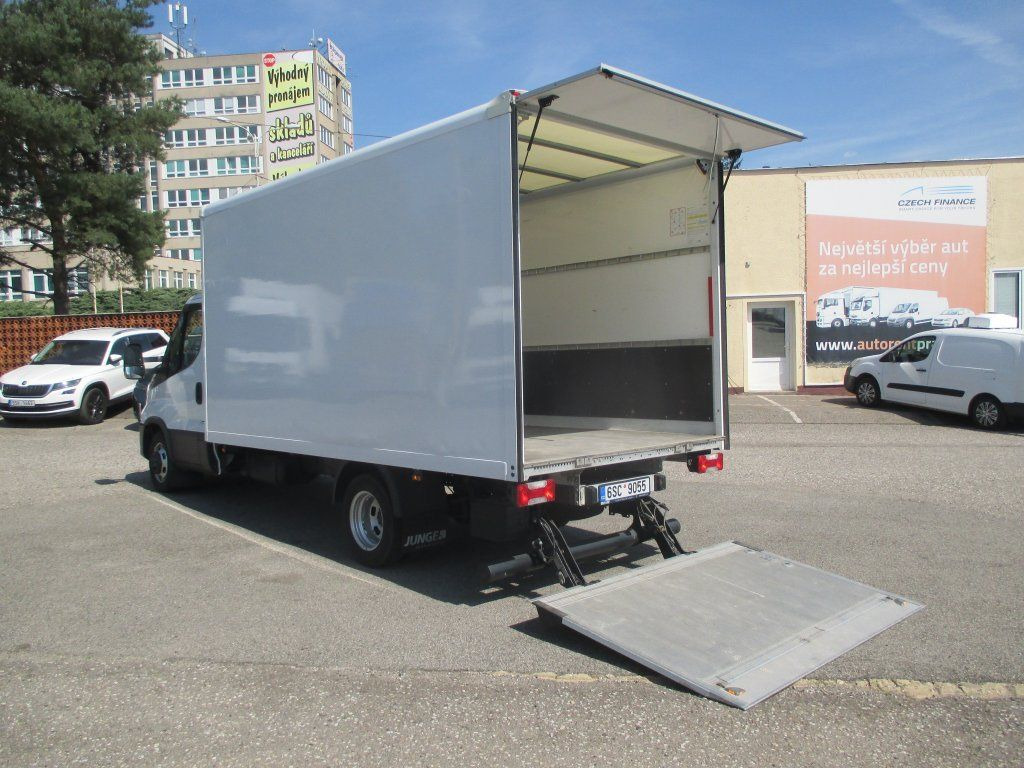 الشاحنات الصغيرة صندوق مغلق Iveco 35C16 Daily EURO 6: صور 8