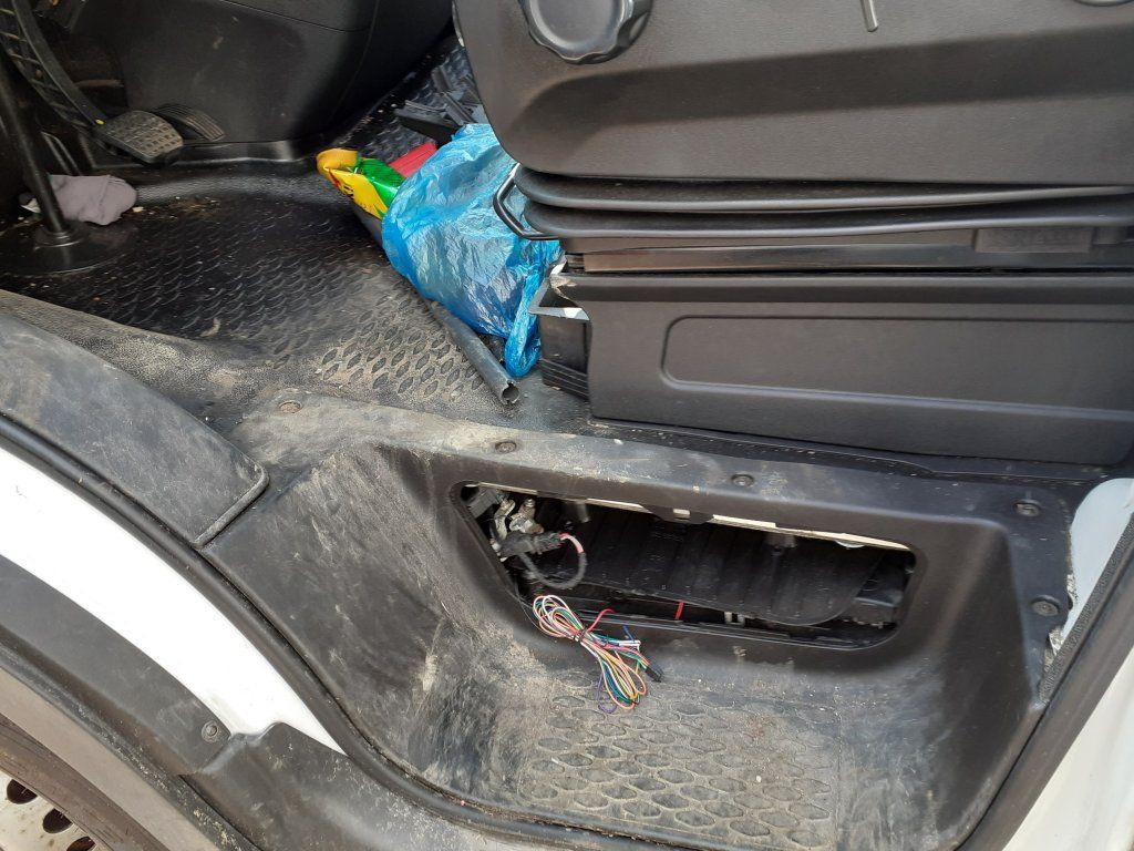 الشاحنات الصغيرة صندوق مغلق Iveco Daily 35S16 mit LBW DAMAGED: صور 19