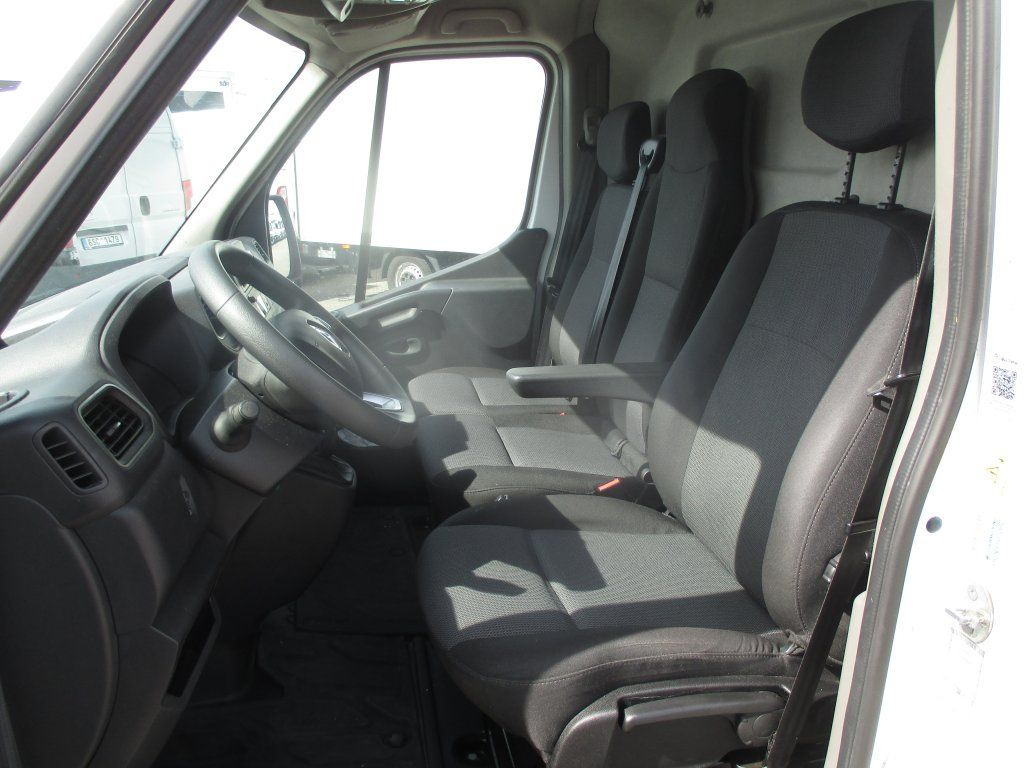 الشاحنات الصغيرة المبردة Renault Master L2H2: صور 12 الشاحنات الصغيرة المبردة Renault Master L2H2: صور 12